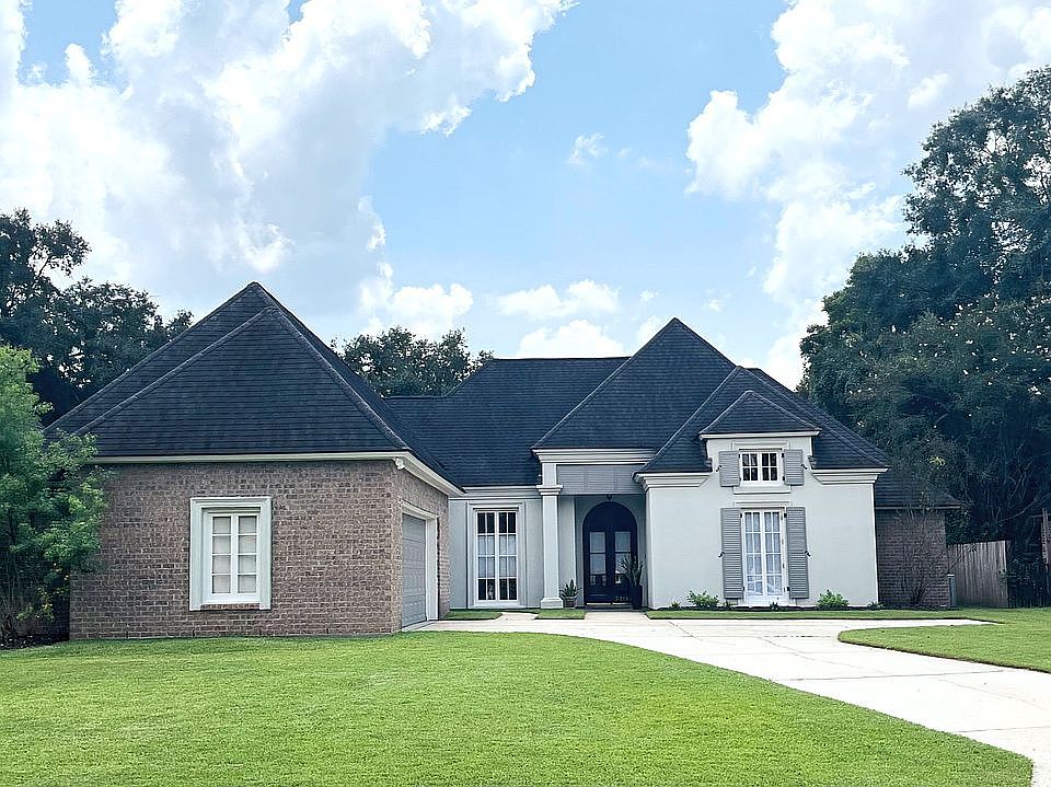 5 beds,3 full bath, 2962 TL 