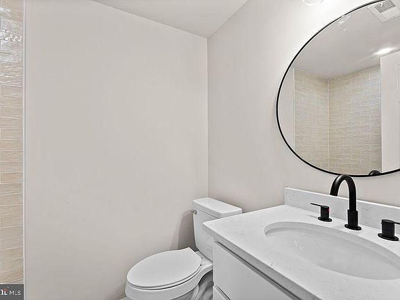 5th image of 15213 Calexico Ln