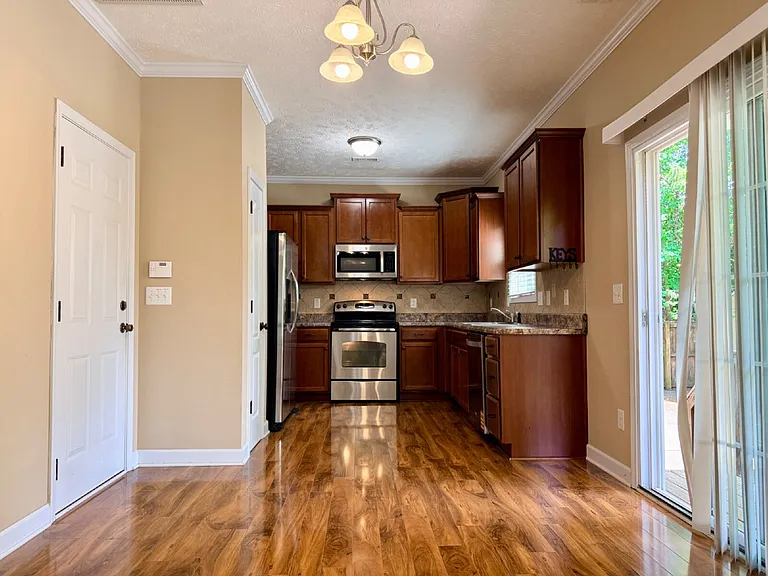 422 Jamestown Ave — Photo 8