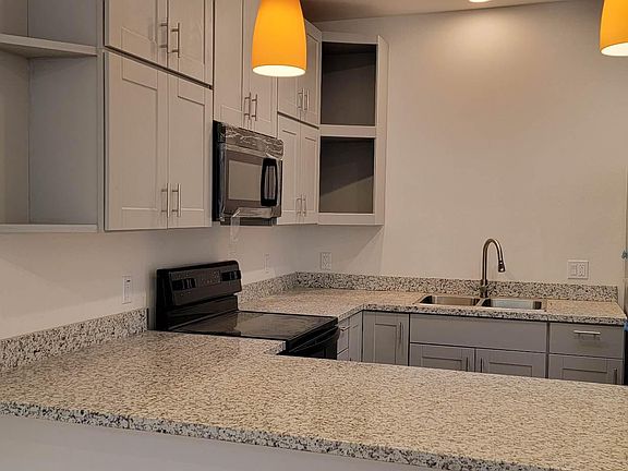 4th image of 14890 Joanne Ave