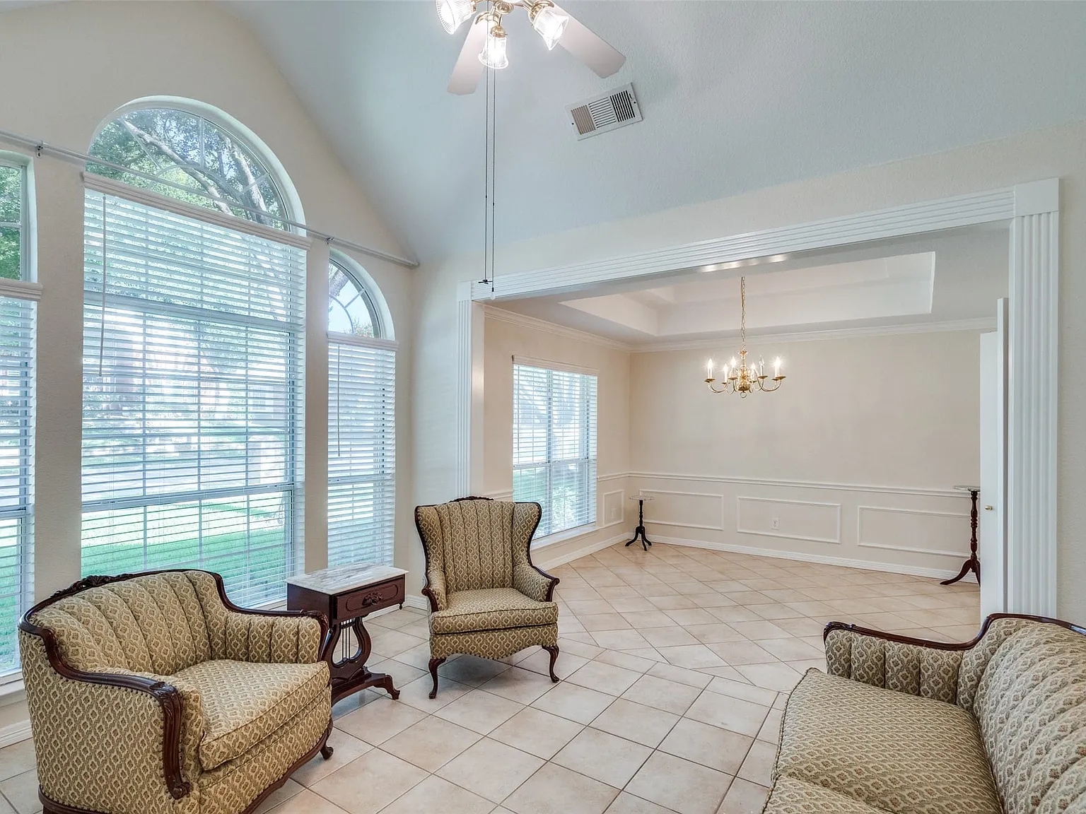 4 bed, 2.0 bath, 2183 sqft, $3,000 — Photo 3