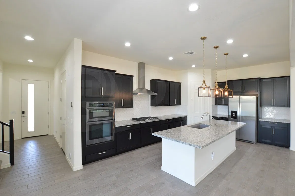 3 bed, 2.5 bath, 2325 sqft, $3,495 — Photo 4