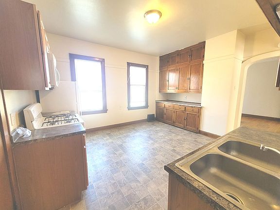 2nd image of 421-425 W Washington St #423A