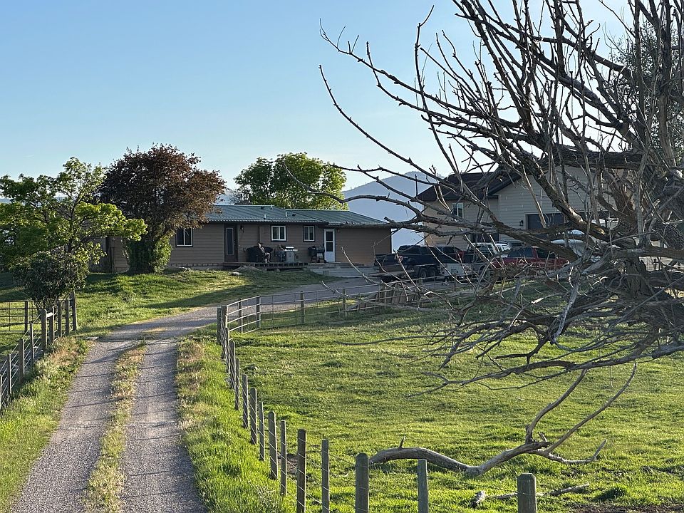 1st image of 46471 Valley View Rd