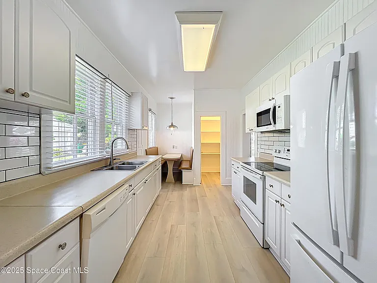 2811 N Indian River Dr — Photo 12