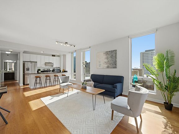 5th image of 1250 S Michigan Ave APT 1009