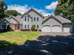 25 Rivergate Dr, Cromwell, CT 06416