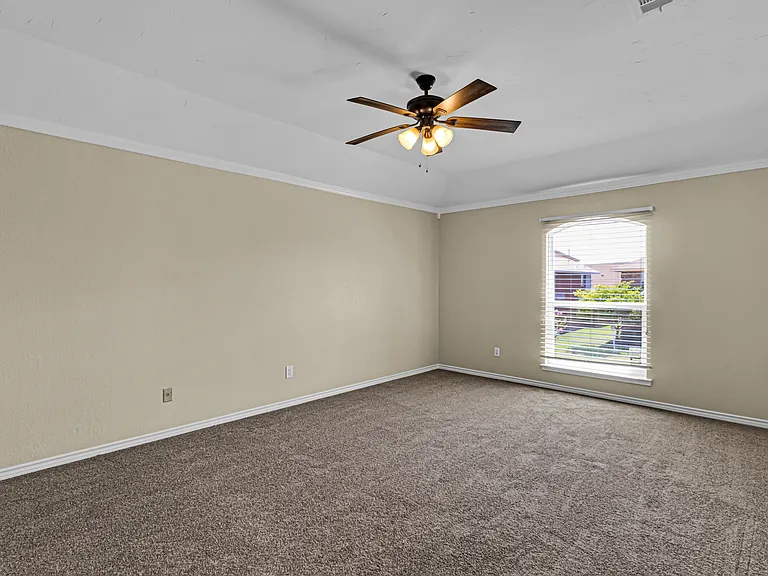 6906 Graham Dr — Photo 11