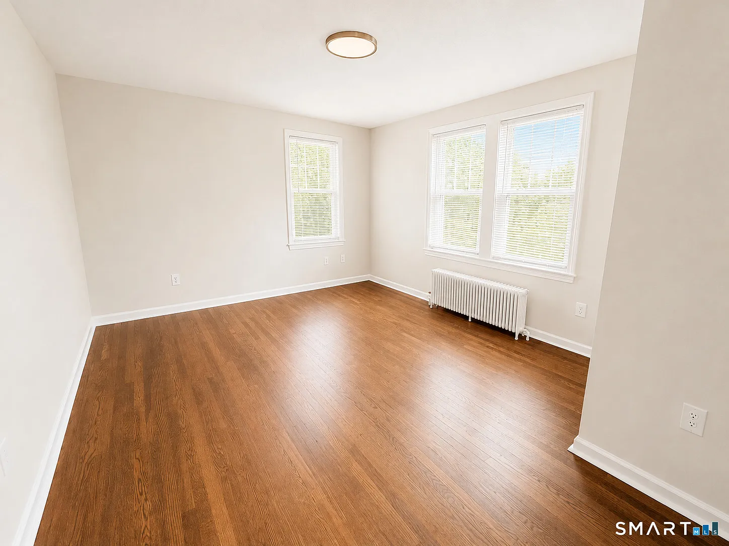 3 bed, 1.0 bath, 2464 sqft, $2,000 — Photo 2