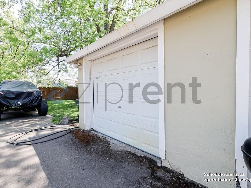 Detached Garage