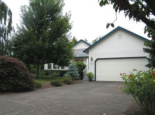 210 NW Cherry St, Dundee, OR 97115