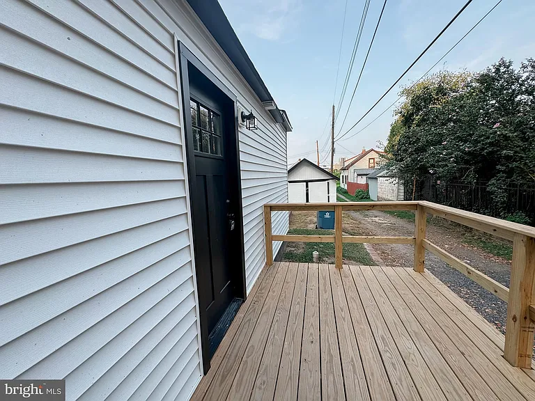 82 Central Ave — Photo 5