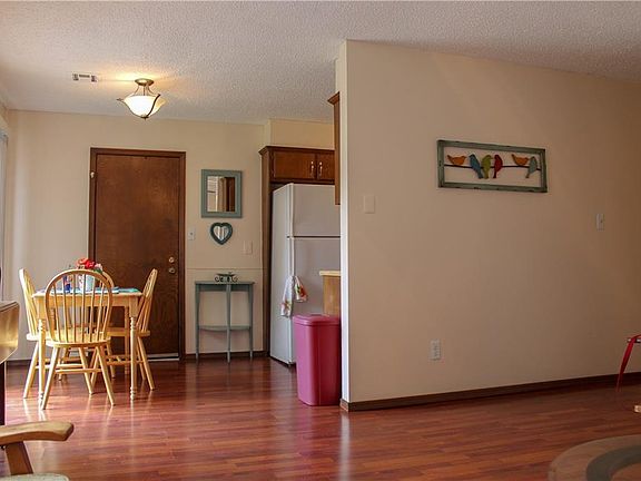 4th image of 406 Leslie Dr