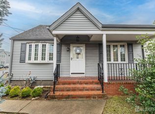 14 Pacific St, Edison, NJ 08817