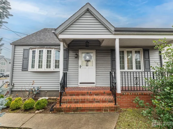 14 Pacific St, Edison, NJ 08817