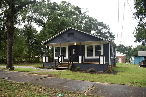 1200 W Lee St Photo 1