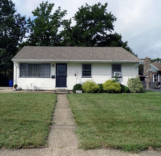 1st image of 102 Dewey St
