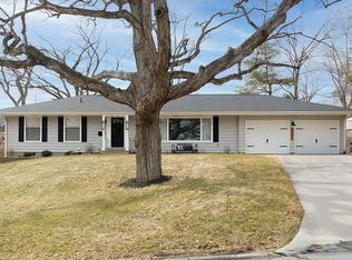 3711 Elmwood Dr NE, Cedar Rapids, IA 52402