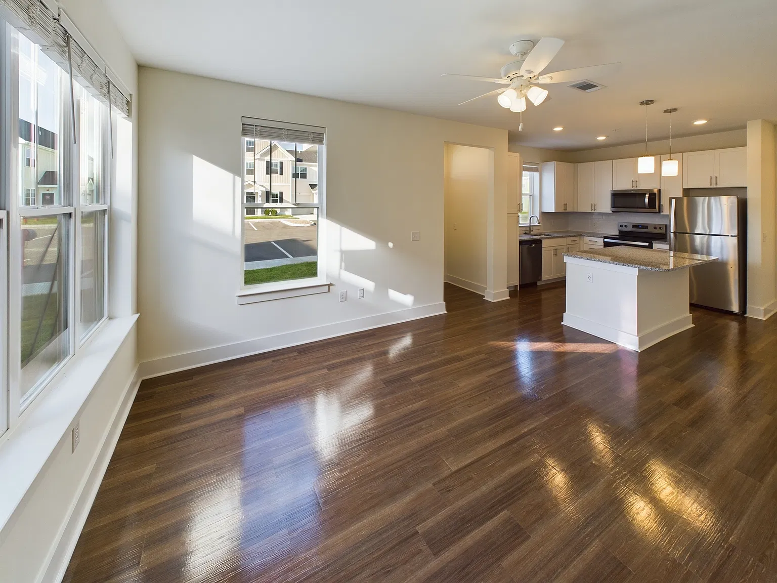 1 bed, 874 sqft, $2,599 — Photo 3