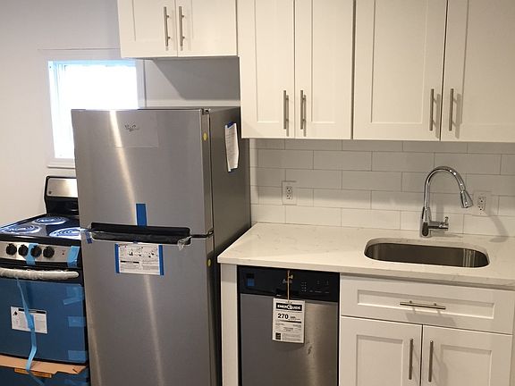 4th image of 406 W 39th St