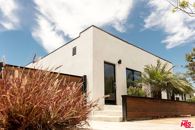 1st image of 3779 Rosewood Ave #2