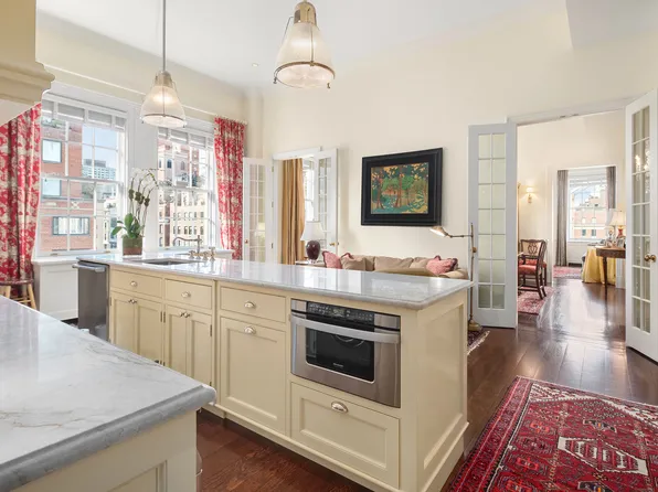1 Sutton Place South image 3 of 11