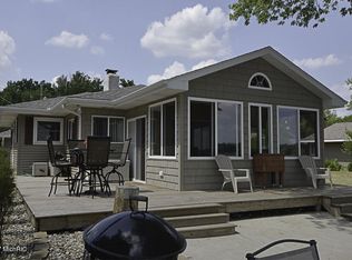 92815 Lakeshore Dr, Lawton, MI 49065