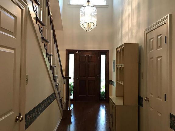 5th image of 20 Longwood Dr