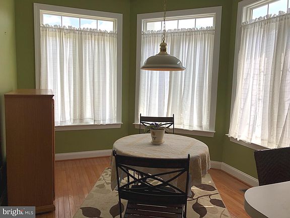 4th image of 1302 Churchill Ln