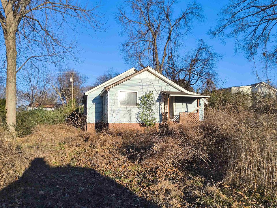 2nd image of 225 Main St