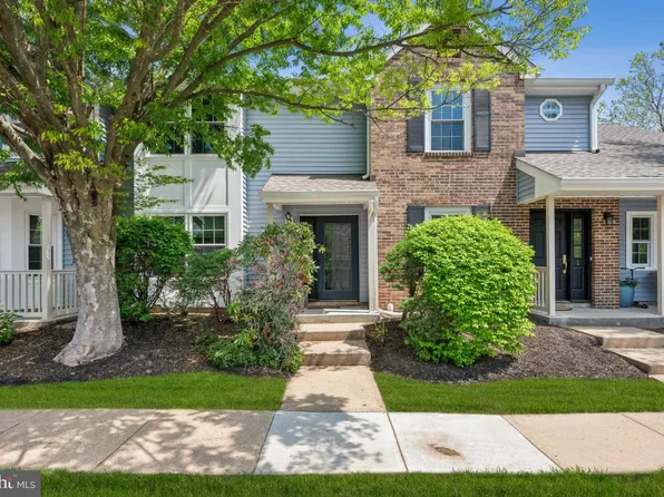 2 Washington Ct, Hightstown, NJ 08520