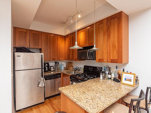 4th image of 2243 N Lincoln Ave #B1