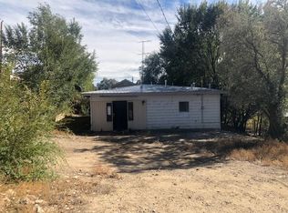 12 Valerio Rd, Ranchos De Taos, NM 87557
