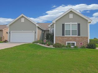 849 Shooting Star Cir, Deforest, WI 53532