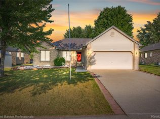 46536 Fox Run Dr, Macomb, MI 48044