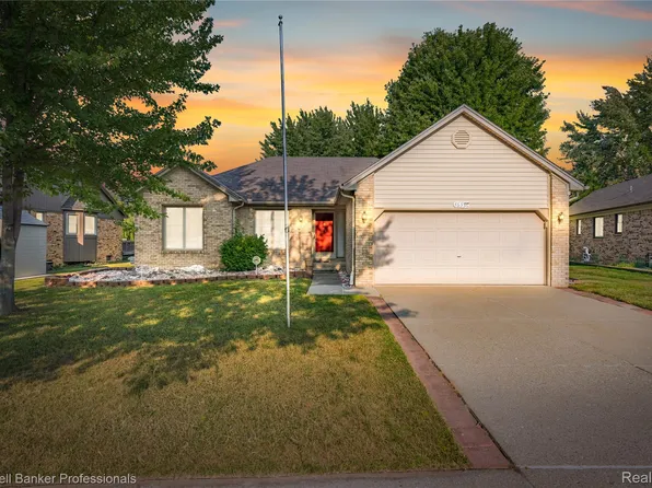 46536 Fox Run Dr, Macomb, MI 48044