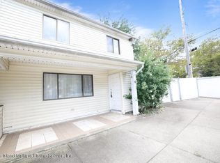 6 Greentree Ln, Staten Island, NY 10314