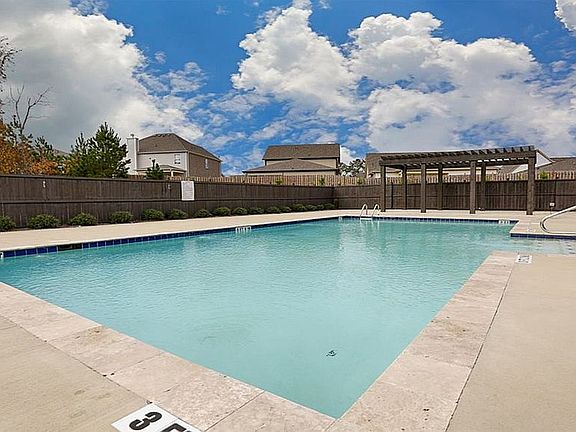 3rd image of 7132 Oak Crescent Ln