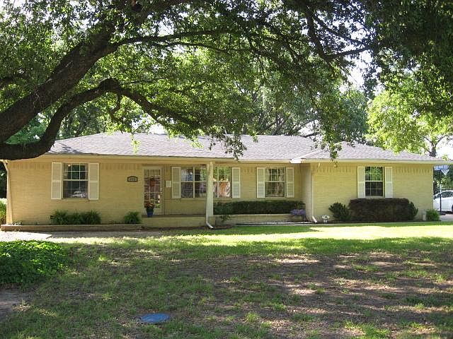 1st image of 113 Brookhollow Dr