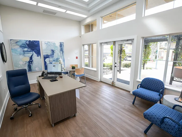 La Vina Apartments — Photo 11