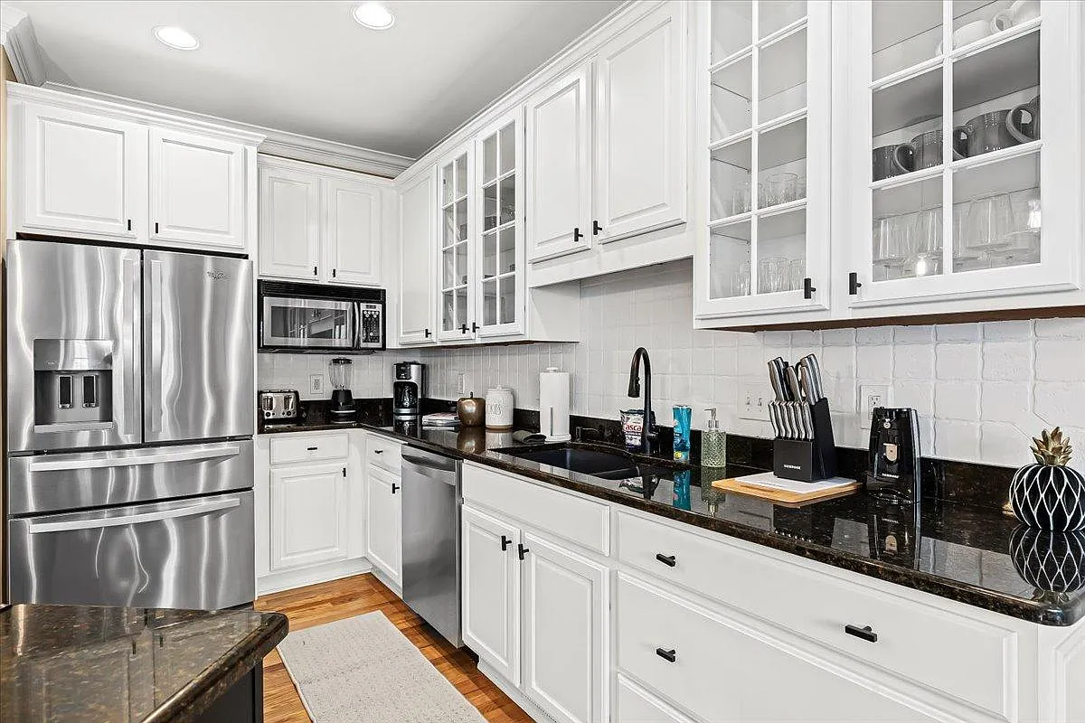 1615 Town Commons Dr — Photo 4