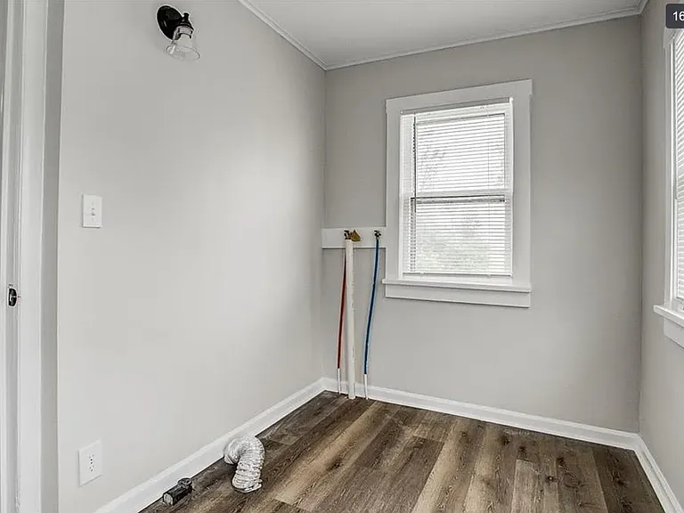 702 Centralia St — Photo 7