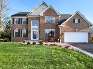 290 Meadowlark Cir, Lindenhurst, IL 60046