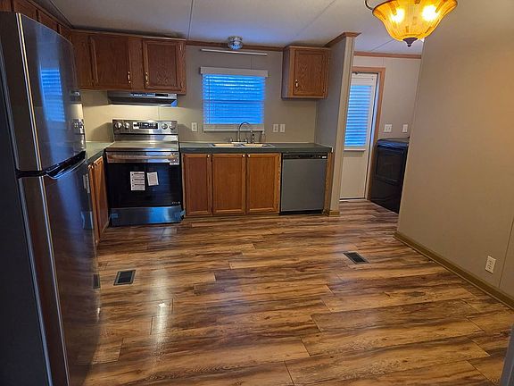 5th image of 20 Meadows Farm Rd