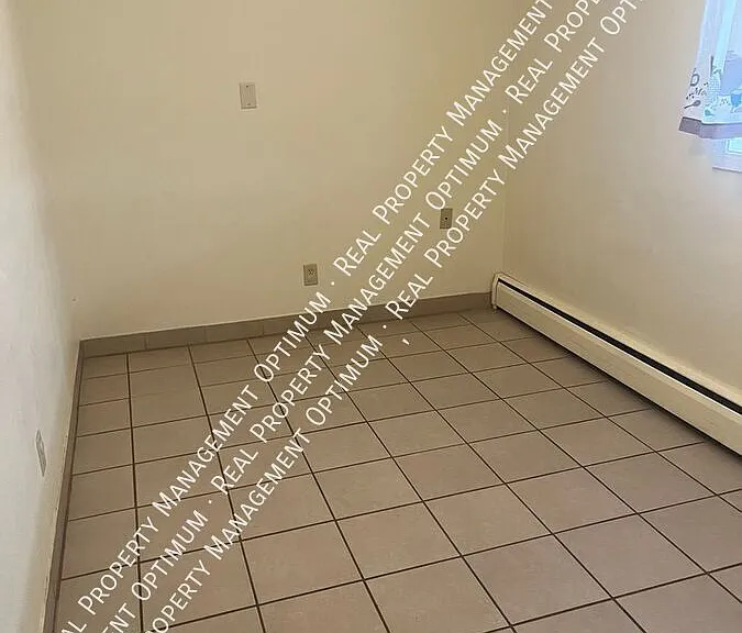 806 W 5th St #14 — Photo 5