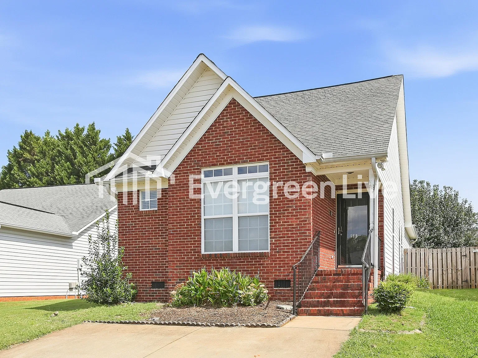 3 bed, 2.0 bath, 1399 sqft, $1,645 — Photo 2