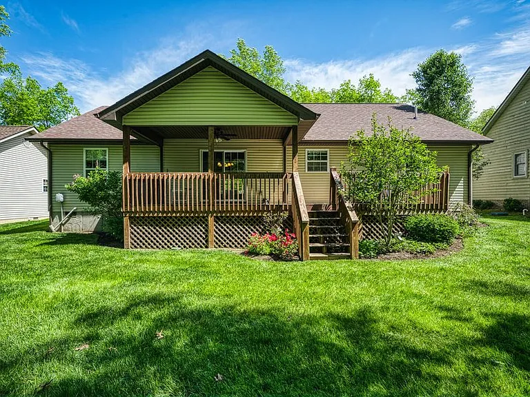 155 Garfield Ct — Photo 2