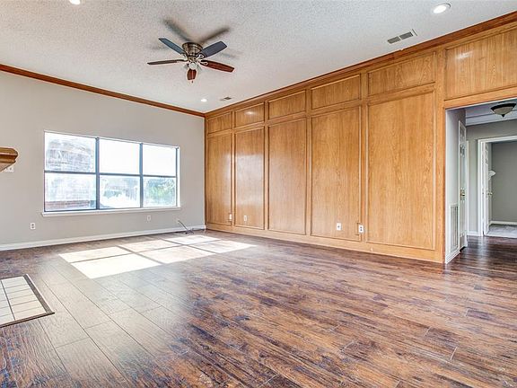 3rd image of 937 Worthington Dr