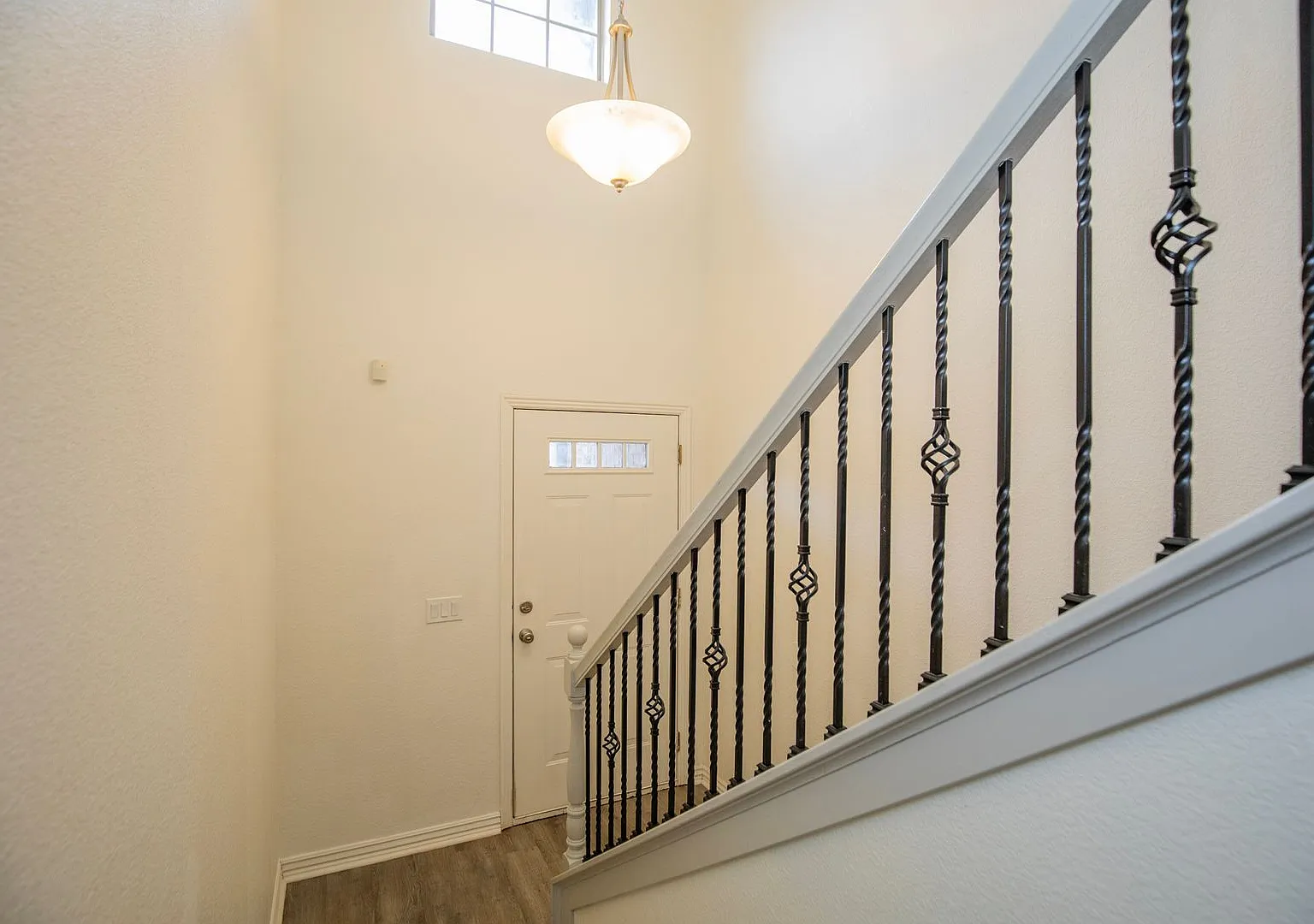 786 W. Breeze Cove — Photo 2