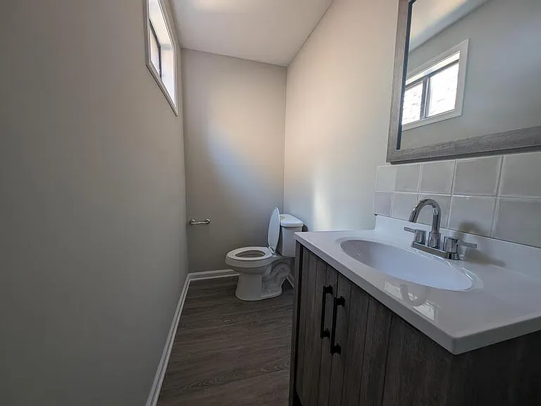 610 S Market St — Photo 10